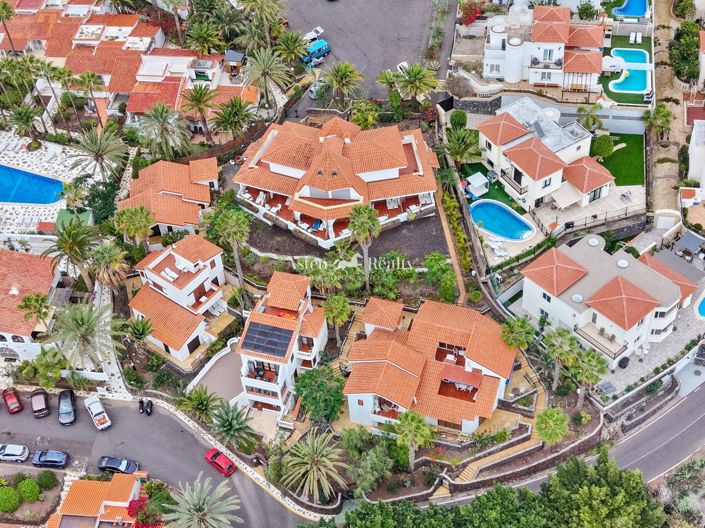 Image No.3-27 Bed Property for sale