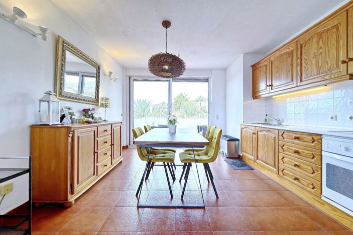 Image No.30-27 Bed Property for sale