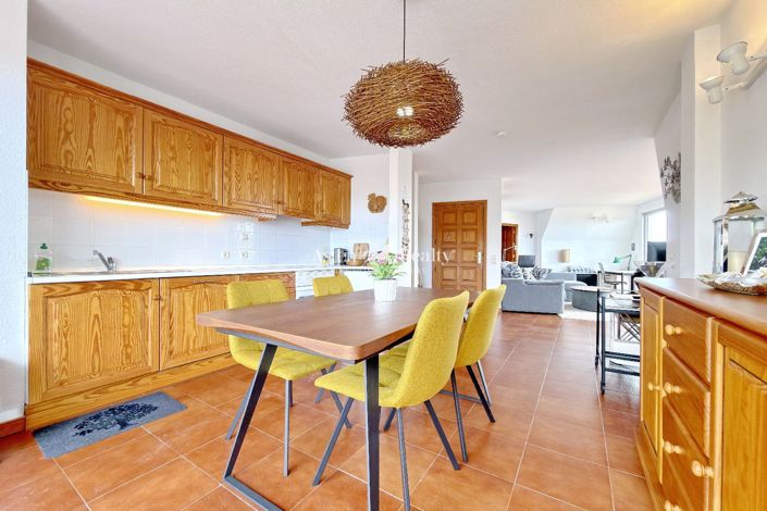 Image No.33-27 Bed Property for sale