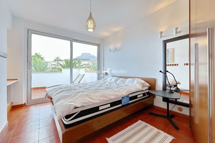 Image No.35-27 Bed Property for sale