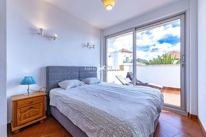 Image No.40-27 Bed Property for sale