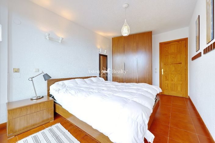 Image No.41-27 Bed Property for sale