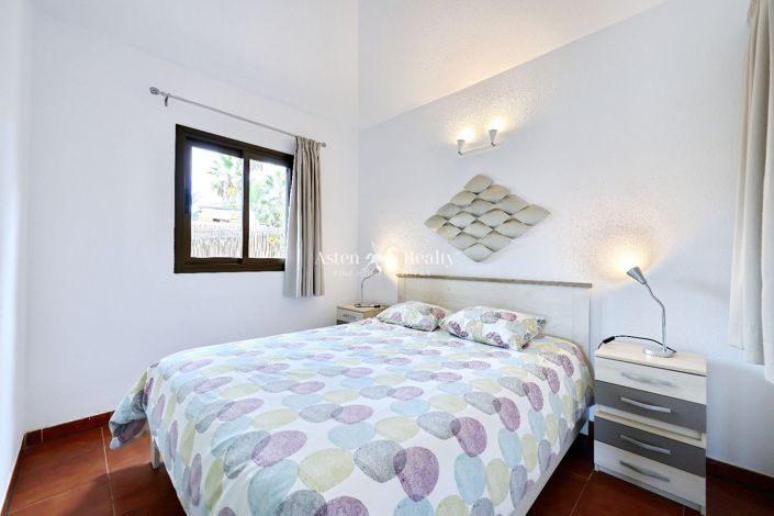 Image No.54-27 Bed Property for sale