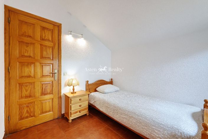 Image No.58-27 Bed Property for sale