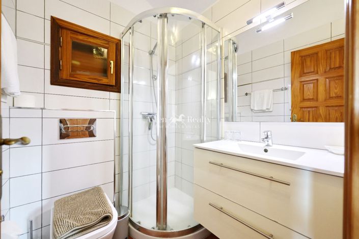 Image No.60-27 Bed Property for sale