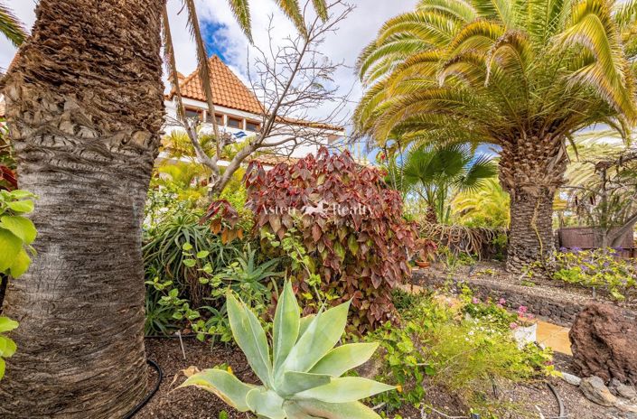 Image No.9-27 Bed Property for sale