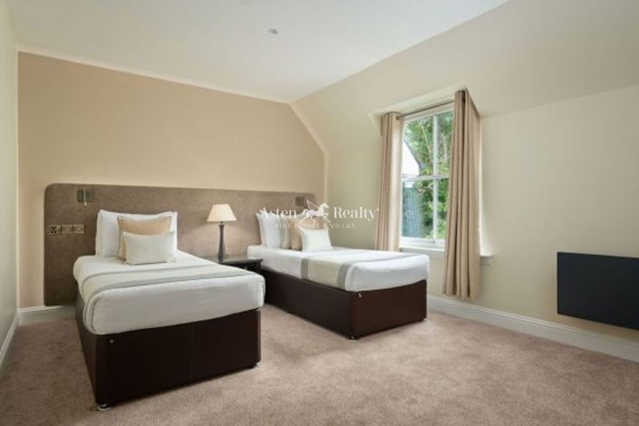 Image No.12-2 Bed House for sale