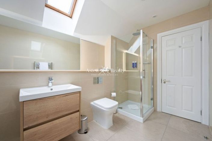 Image No.15-2 Bed House for sale