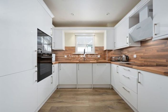 Image No.6-2 Bed House for sale