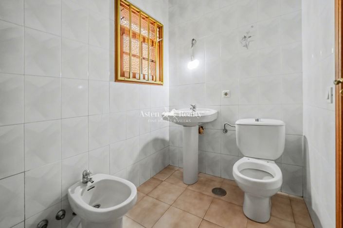 Image No.10-3 Bed Flat for sale