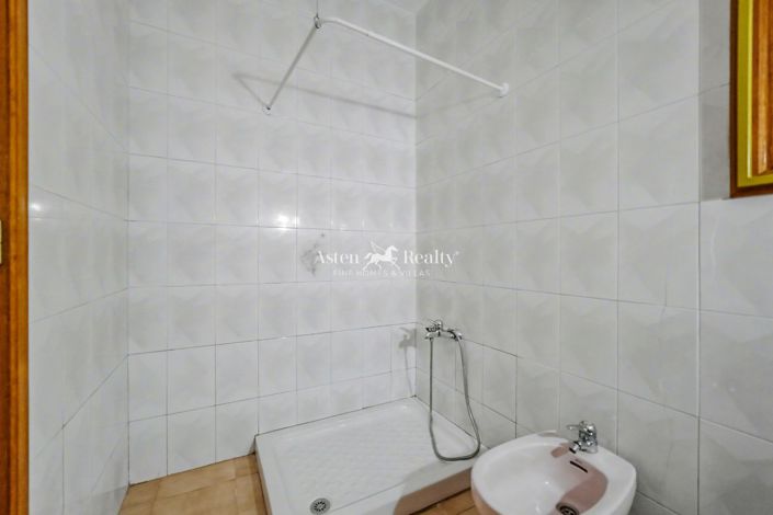 Image No.11-3 Bed Flat for sale