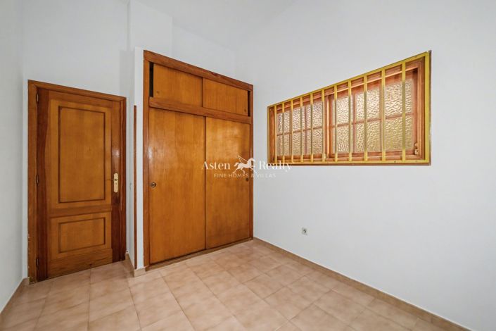 Image No.13-3 Bed Flat for sale