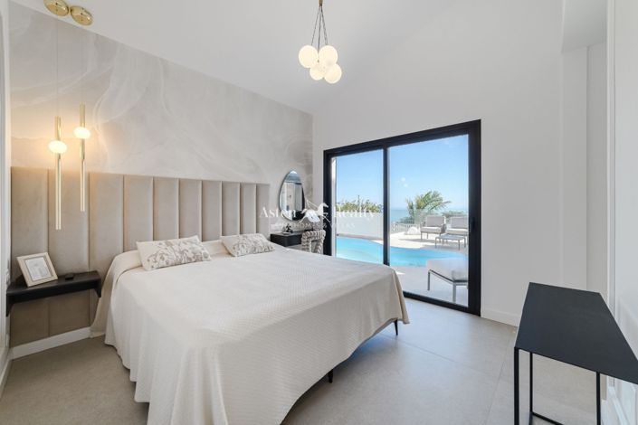 Image No.12-4 Bed Villa for sale