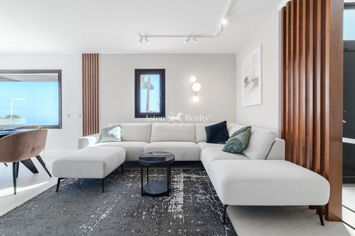 Image No.2-4 Bed Villa for sale