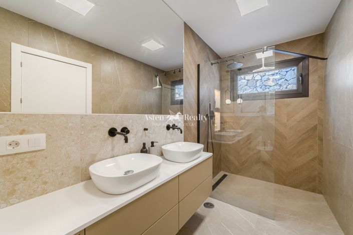 Image No.29-4 Bed Villa for sale