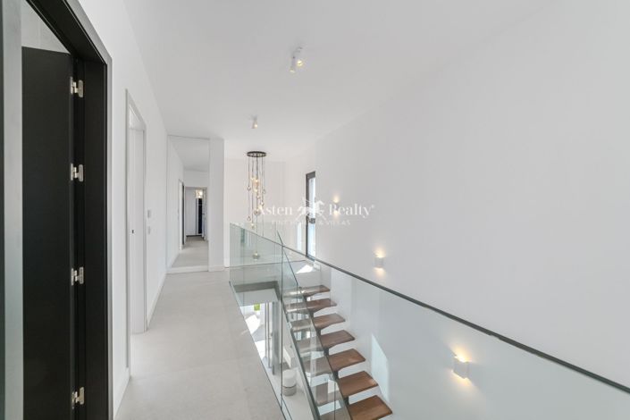 Image No.30-4 Bed Villa for sale