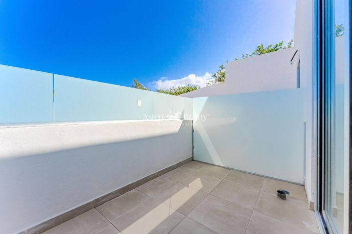 Image No.1-Studio for sale