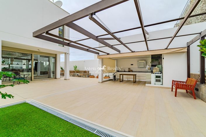 Image No.10-5 Bed Villa for sale