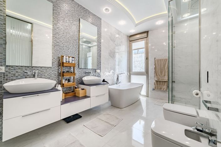 Image No.15-5 Bed Villa for sale