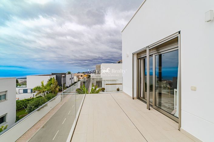 Image No.18-5 Bed Villa for sale