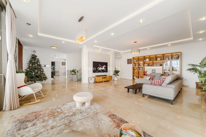 Image No.2-5 Bed Villa for sale