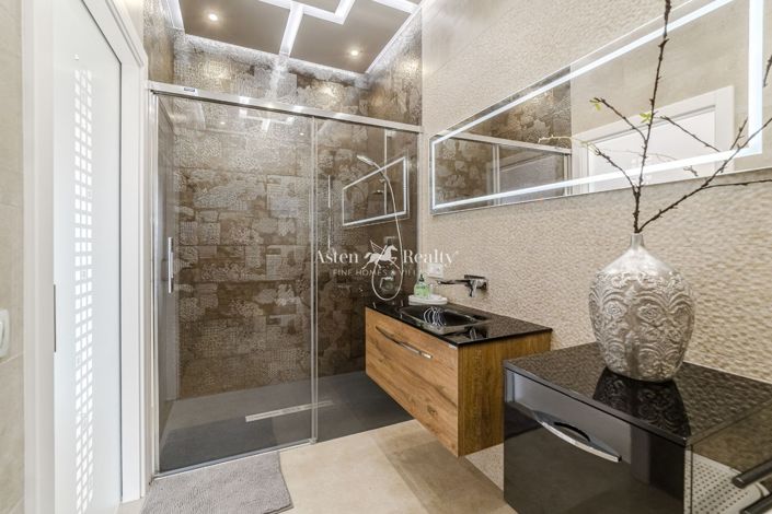 Image No.21-5 Bed Villa for sale