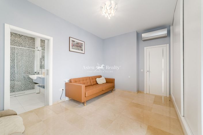 Image No.26-5 Bed Villa for sale