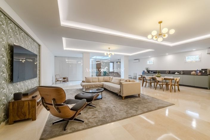 Image No.29-5 Bed Villa for sale