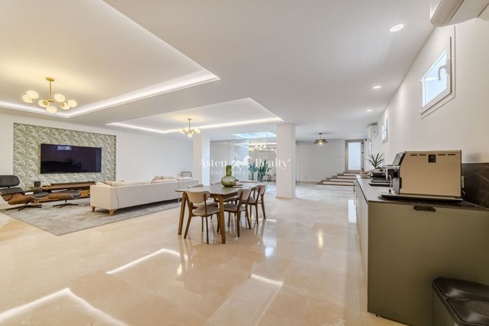 Image No.30-5 Bed Villa for sale