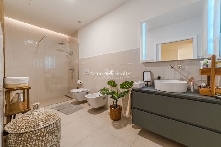 Image No.34-5 Bed Villa for sale