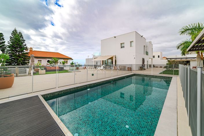 Image No.37-5 Bed Villa for sale