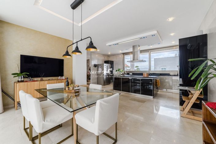 Image No.8-5 Bed Villa for sale