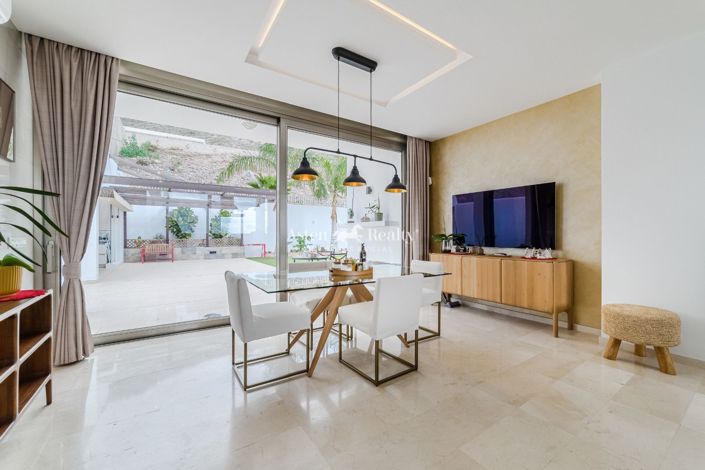 Image No.9-5 Bed Villa for sale