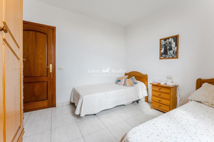 Image No.10-3 Bed House for sale