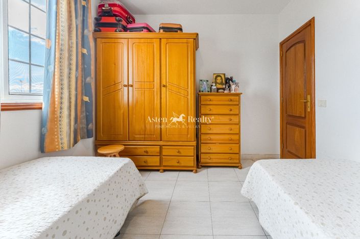 Image No.11-3 Bed House for sale