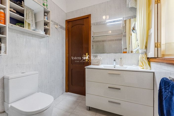 Image No.13-3 Bed House for sale