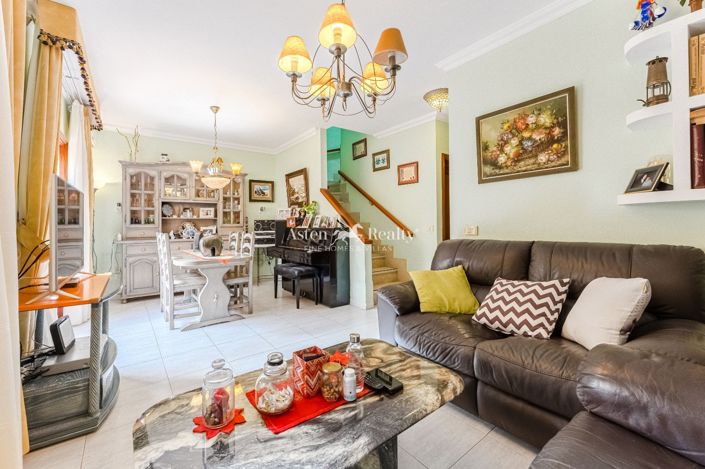 Image No.17-3 Bed House for sale