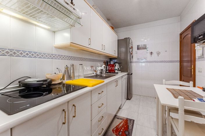 Image No.19-3 Bed House for sale