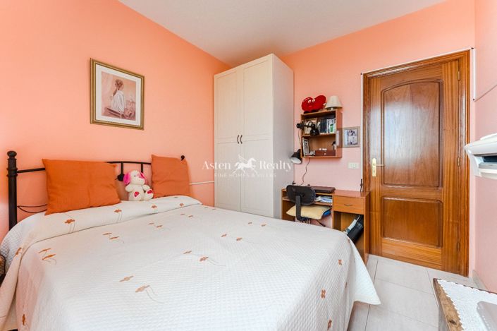 Image No.8-3 Bed House for sale