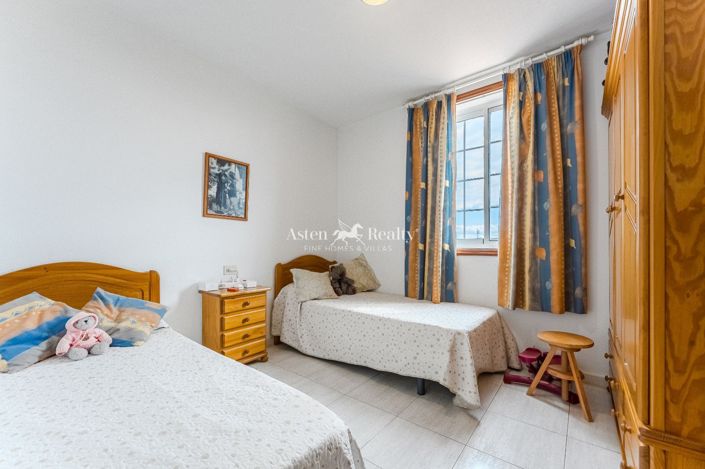 Image No.9-3 Bed House for sale