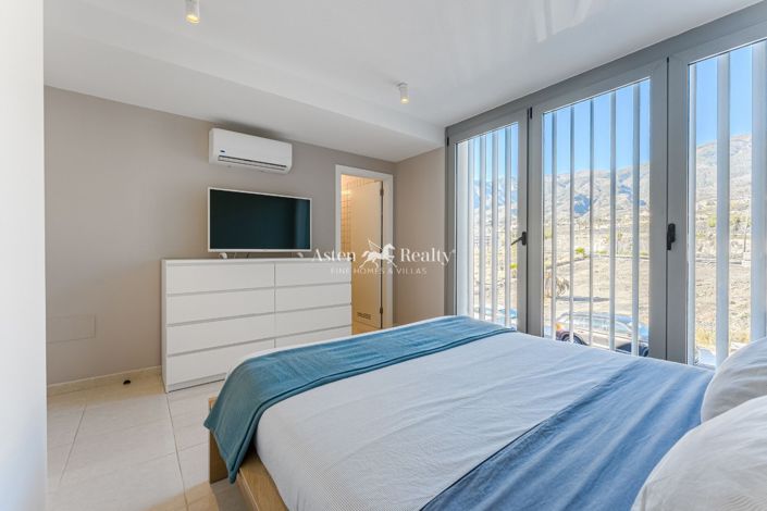 Image No.15-3 Bed House for sale