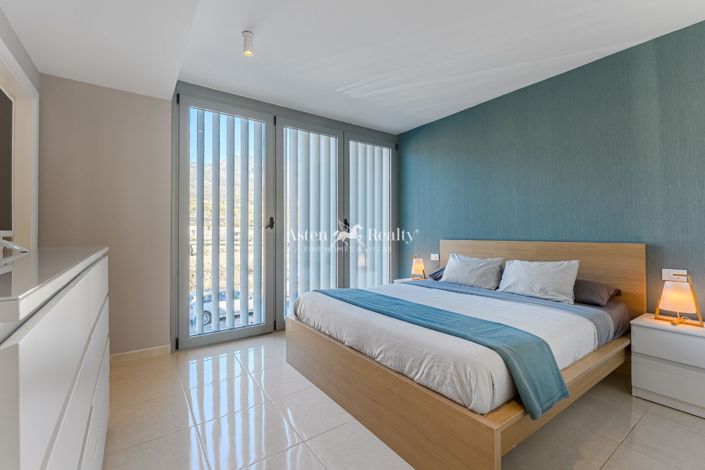 Image No.17-3 Bed House for sale