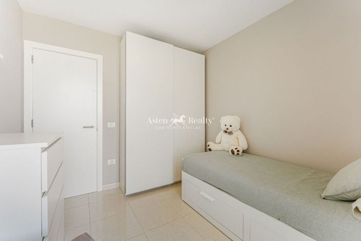 Image No.19-3 Bed House for sale