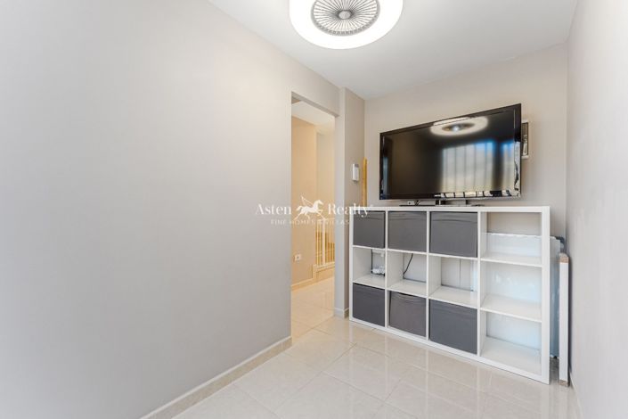 Image No.8-3 Bed House for sale