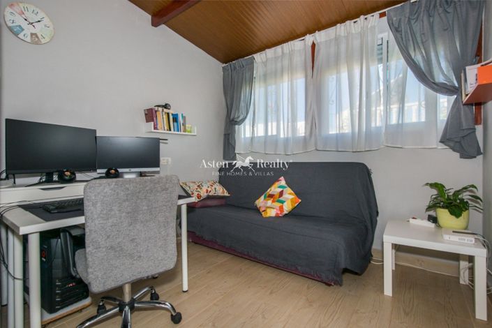 Image No.14-3 Bed House for sale