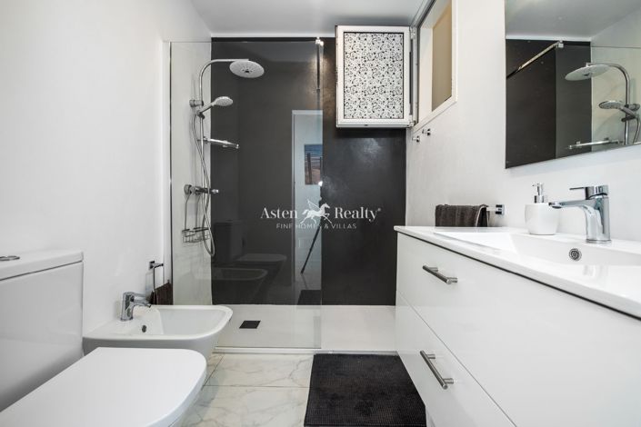 Image No.11-2 Bed House for sale
