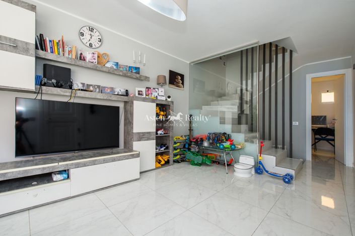 Image No.3-2 Bed House for sale