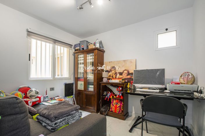 Image No.4-2 Bed House for sale