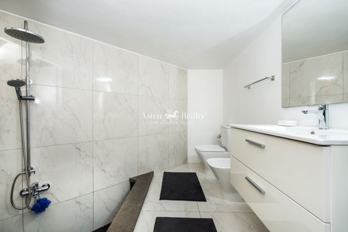 Image No.8-2 Bed House for sale