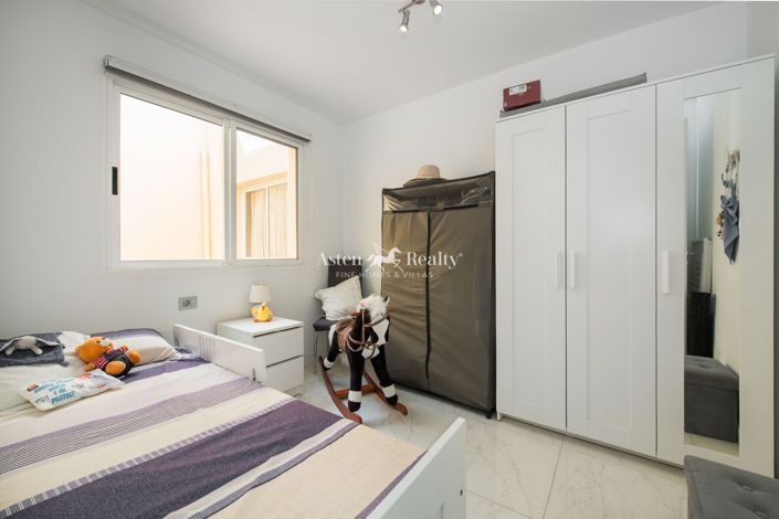 Image No.9-2 Bed House for sale